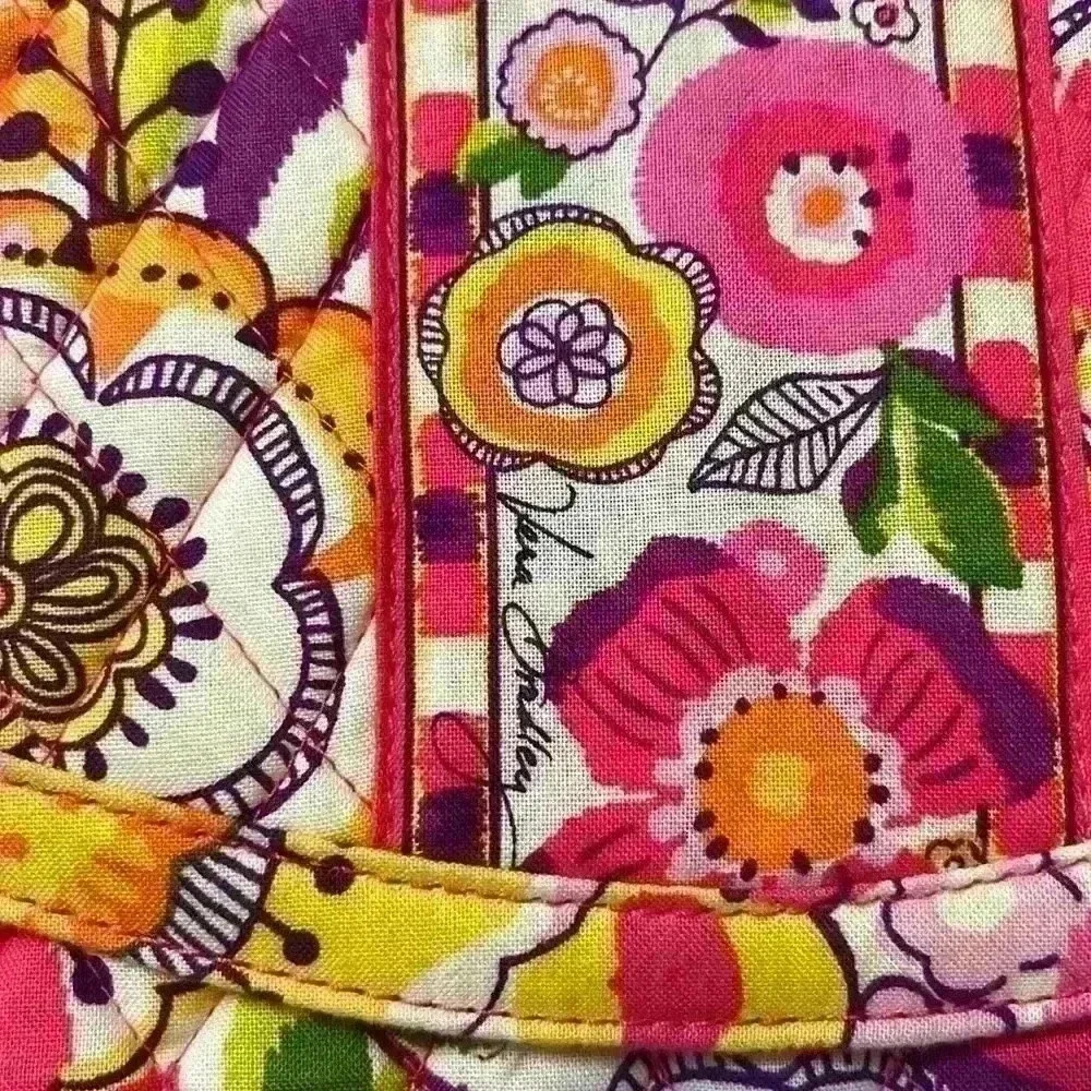 Vera Bradley purse with adjustable shoulder strap - Picture 4 of 8